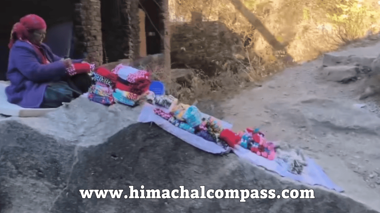 हिमाचली-women-knitting-jogini-वॉटरफॉल-trek 