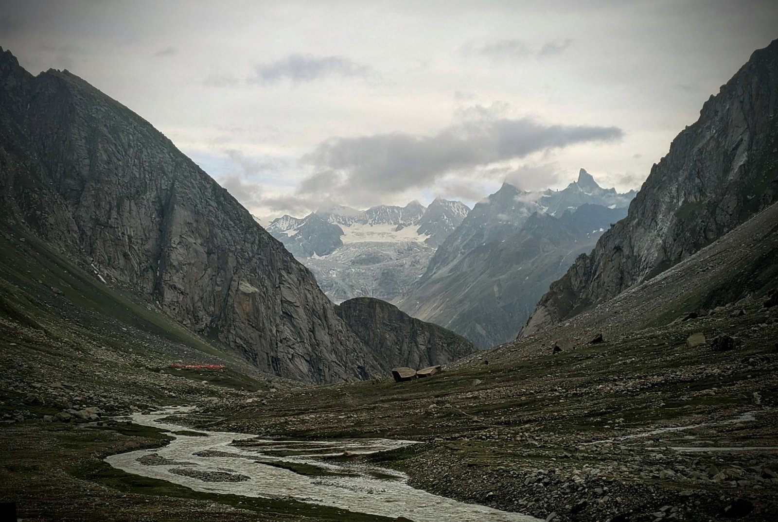 Stunning mountain landscape of Hampta Pass in Himachal Pradesh, perfect for trekking enthusiasts.