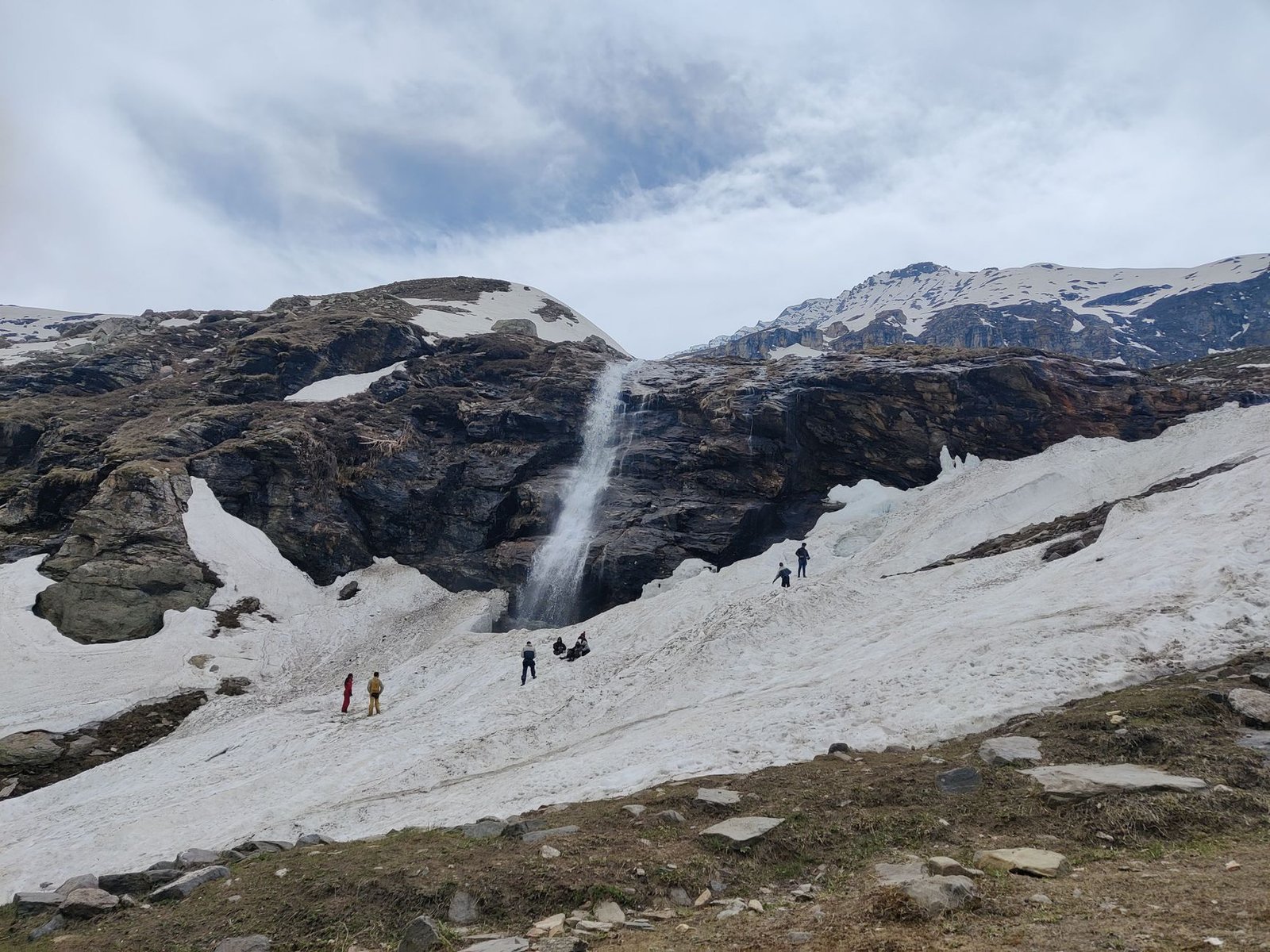 Breathtaking scene of a waterfall in snowy mountains of Himachal Pradesh, India, capturing nature's splendor.